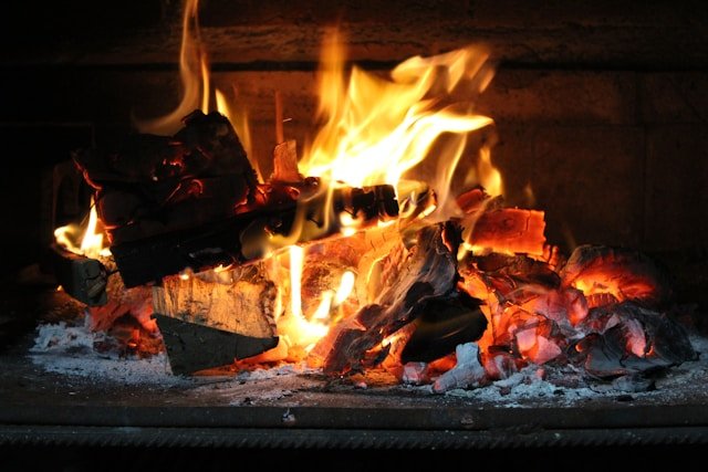 Cómo arreglar una chimenea que hace humo, causa por causa