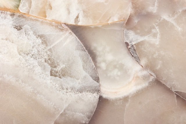 Cómo pulir mármol y cuándo conviene no hacerlo tú mismo