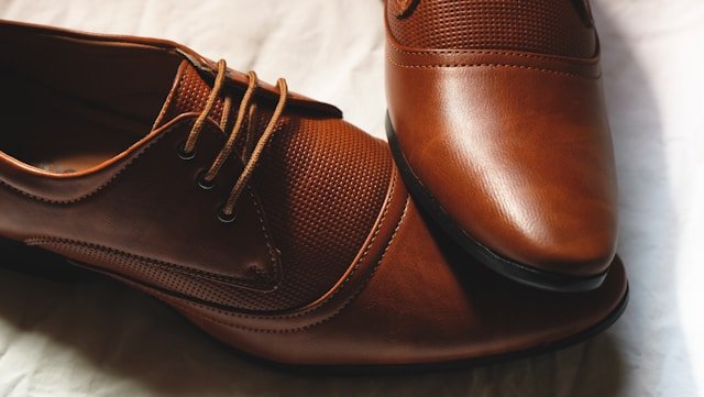 Cómo ensanchar zapatos de piel duros sin arruinarlos