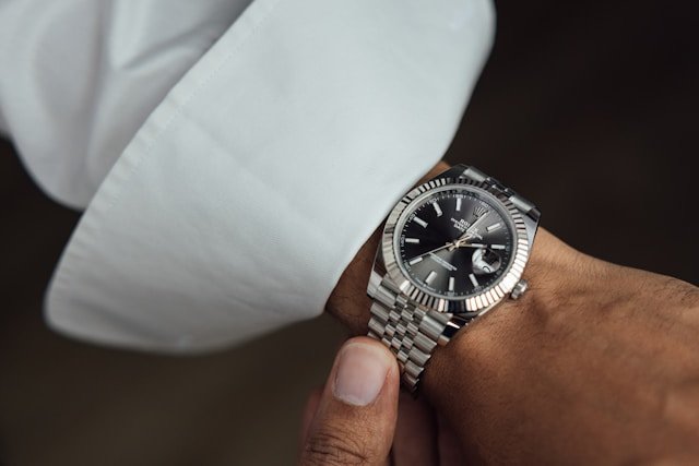 Cómo saber si un Rolex es original con el reloj en la mano
