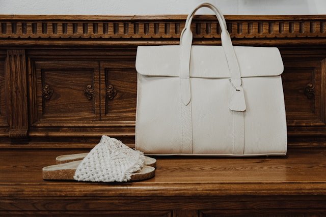 Cómo combinar zapatos y bolso para boda sin parecer de 1995
