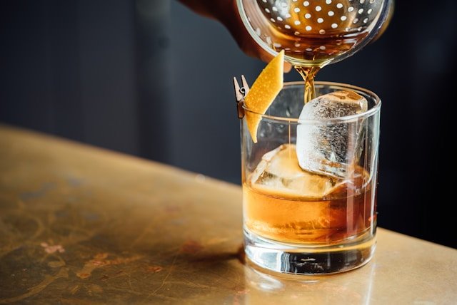De dónde sale el whisky y por qué se escribe de dos formas