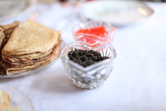 Qué es el caviar y qué diferencia a las variedades